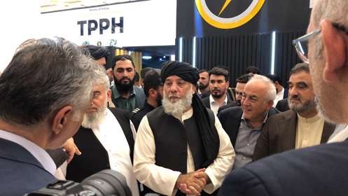 بازدید وزیر صنعت و تجارت افغانستان از غرفه برق حرارتی در نمایشگاه ابوحنیفه 